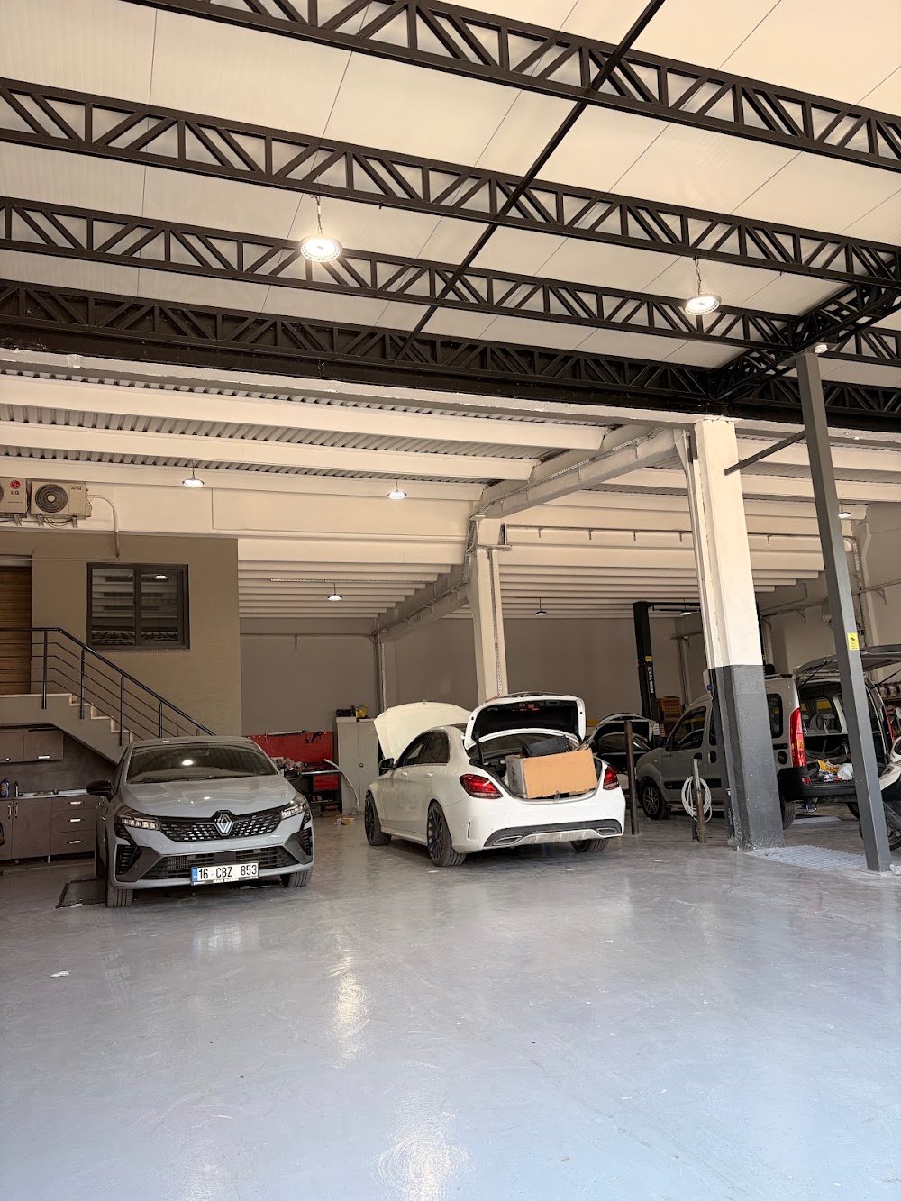 Aydın Motors Nilüfer servisinin iç alanı